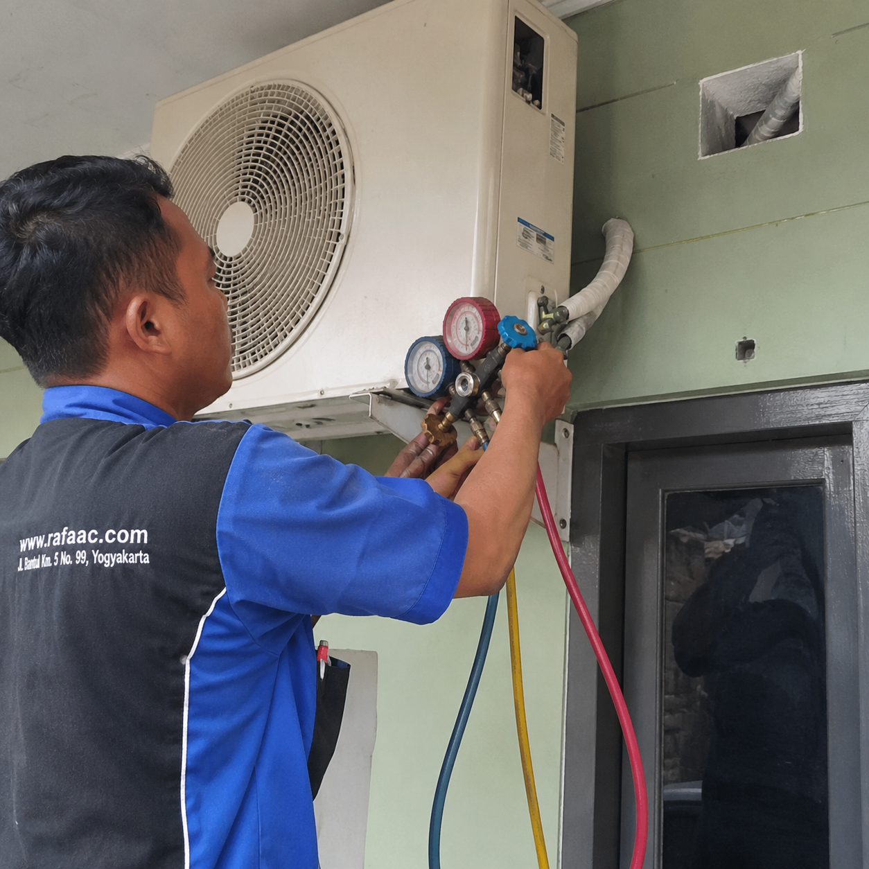 Service AC Tidak Dingin: Solusi Cepat Mengatasi AC Kurang Dingin dan Tidak Maksimal